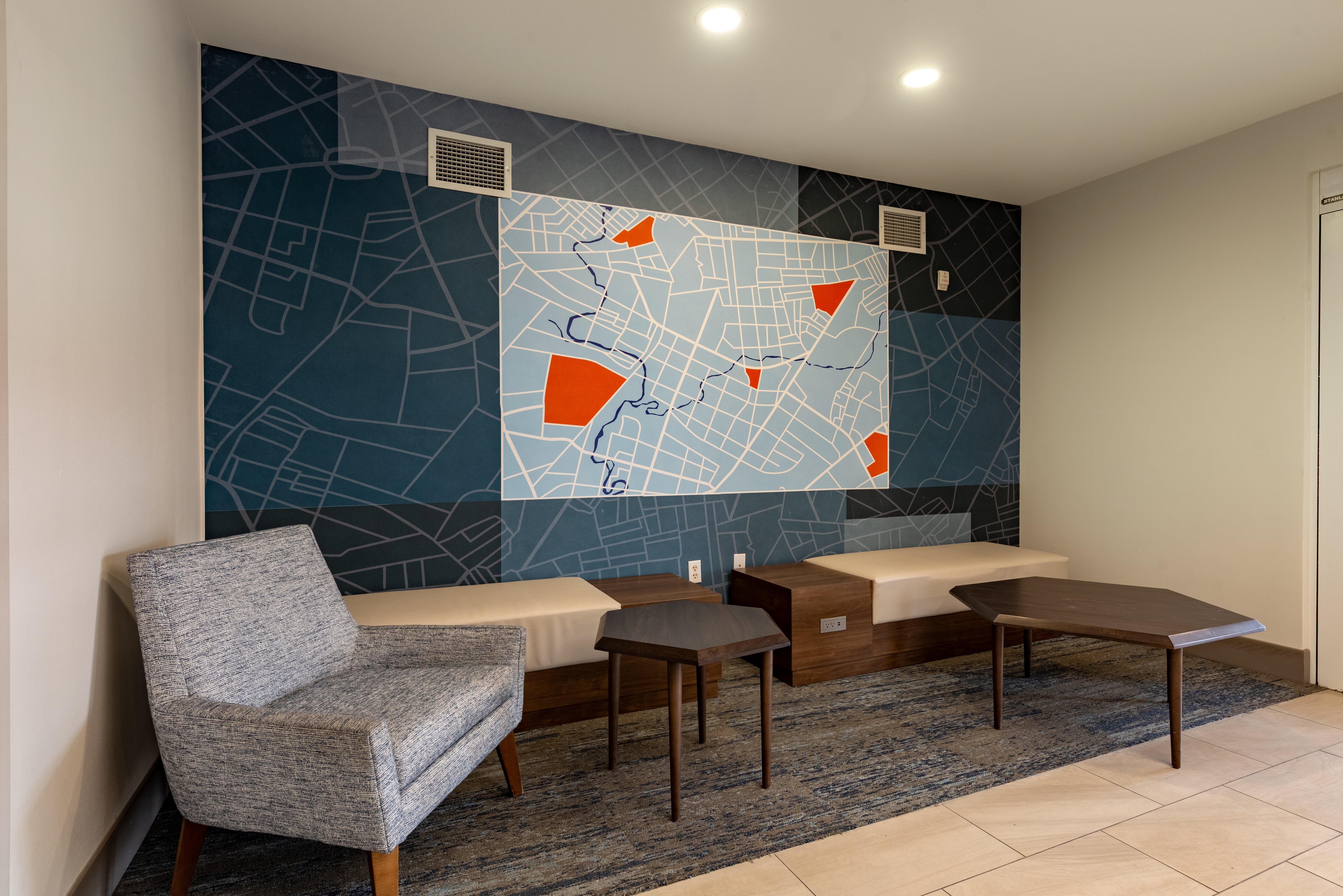 Holiday Inn Express Hotel & Suites Lamar 48/78
