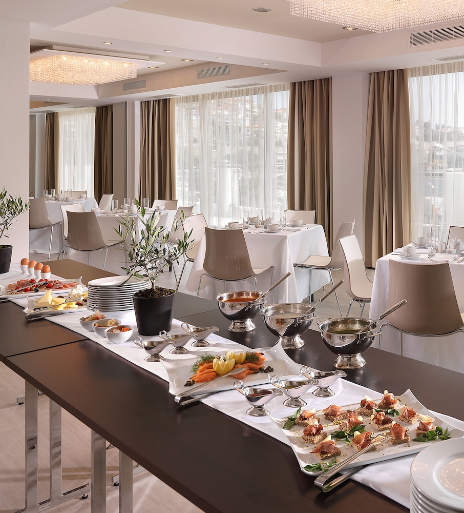 Galaxy Hotel Kavala, Vassilicos House of Hospitality 37/41