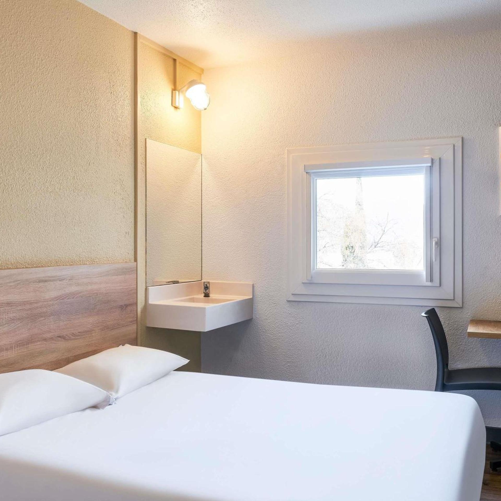 Double Bed, Shared Bathroom