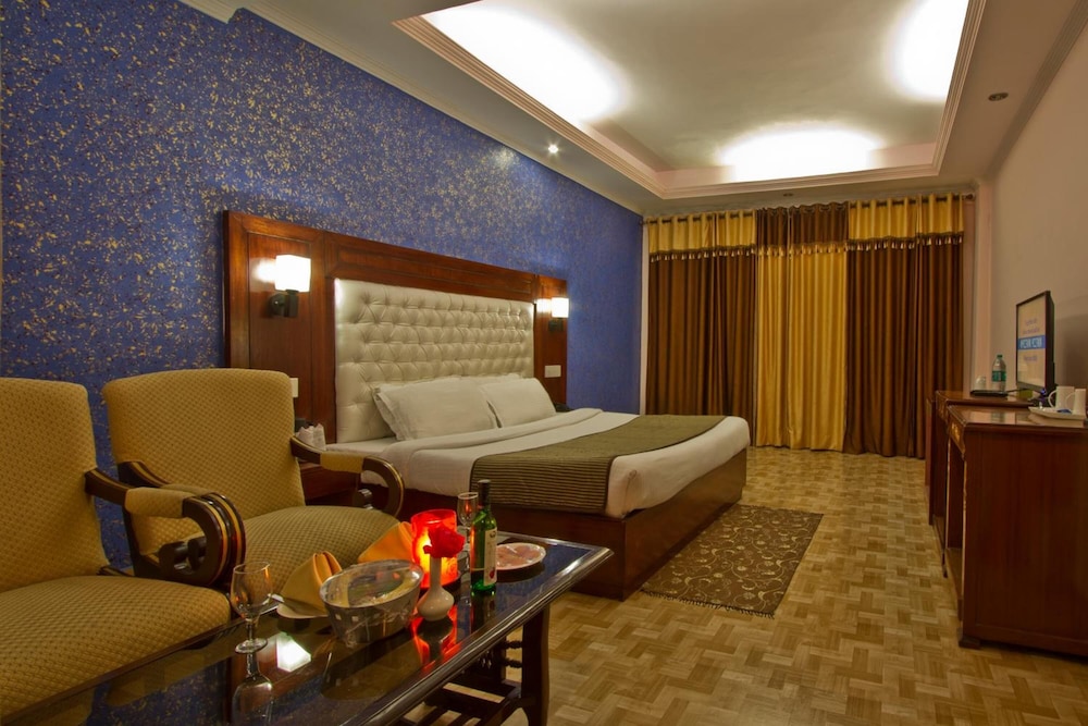 ROYAL PARK RESORT. 13/47