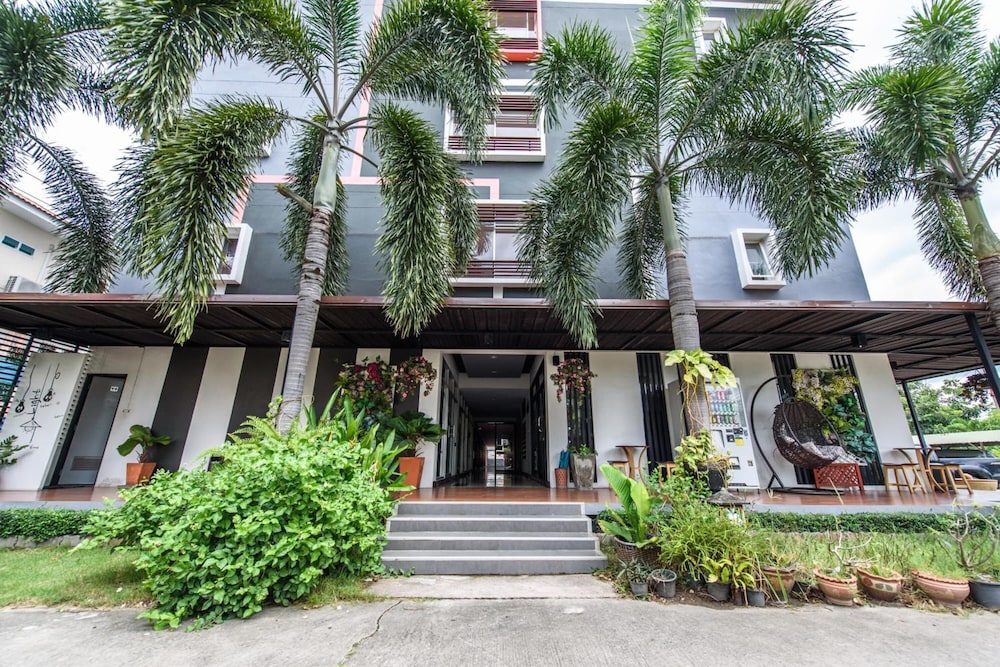 Grand Esie Service Apartment 3/24