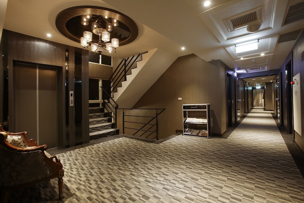 Grace Hotel 46/50