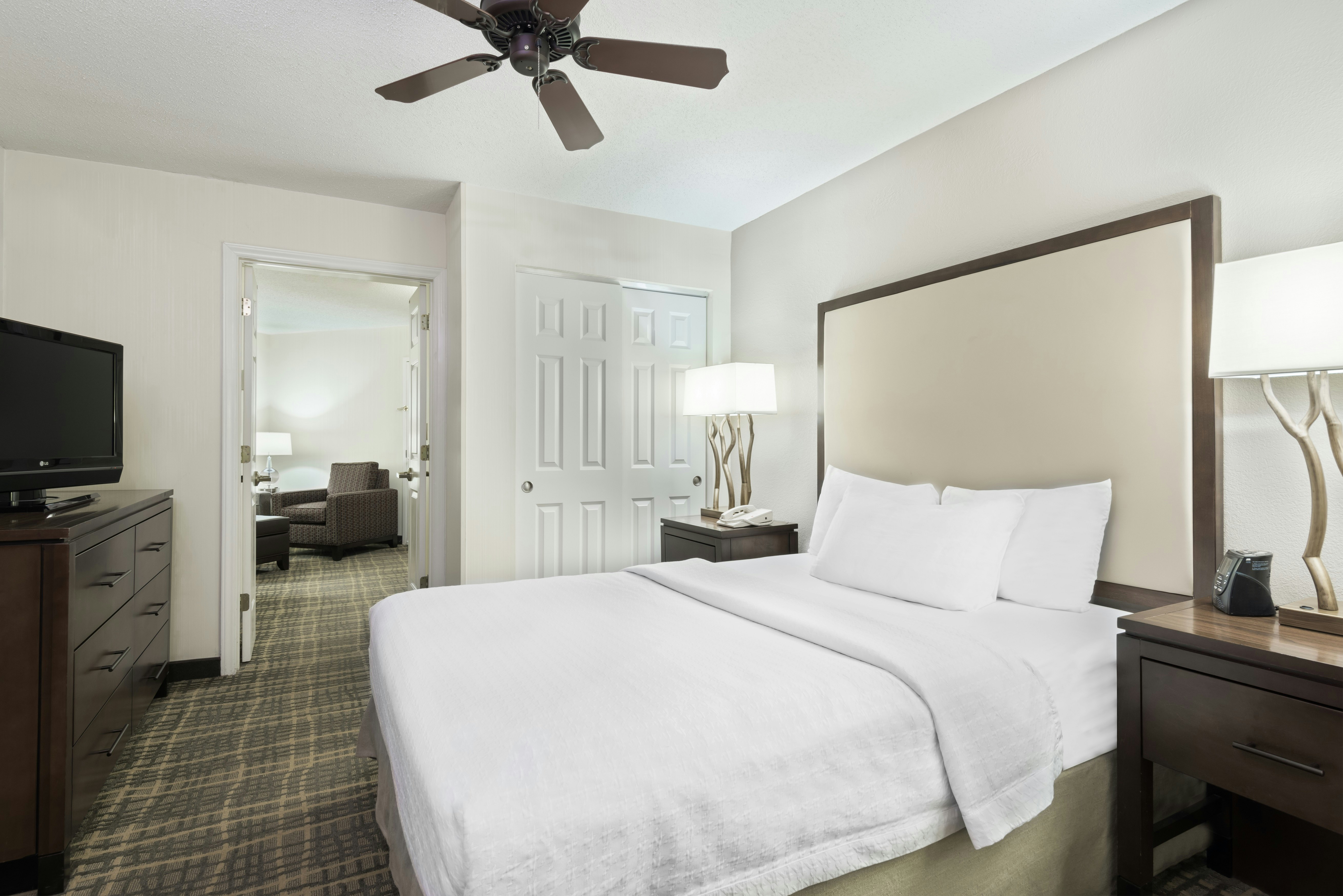 Studio, Queen Bed