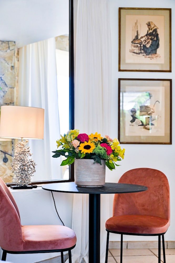 Hotel La Grande Bastide 60/75
