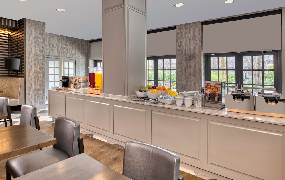 Embassy Suites by Hilton Bethesda Washington DC 8/51