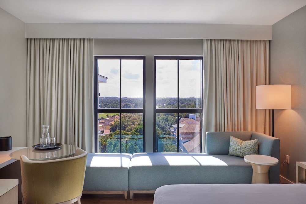 Junior Suite, King Bed, Resort View, Accessible