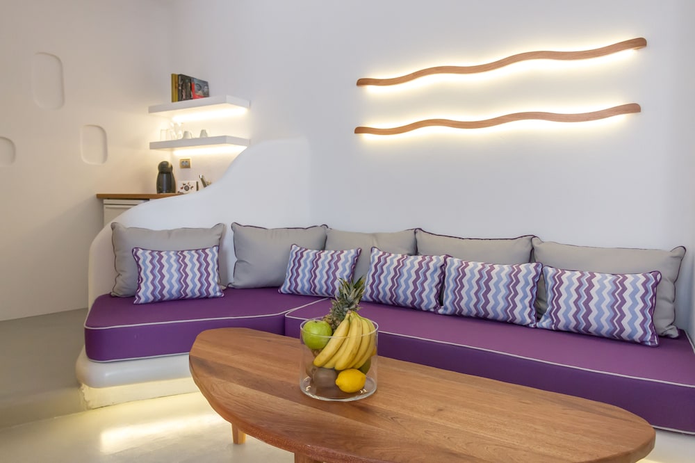 Allure Breeze Suites 62/79