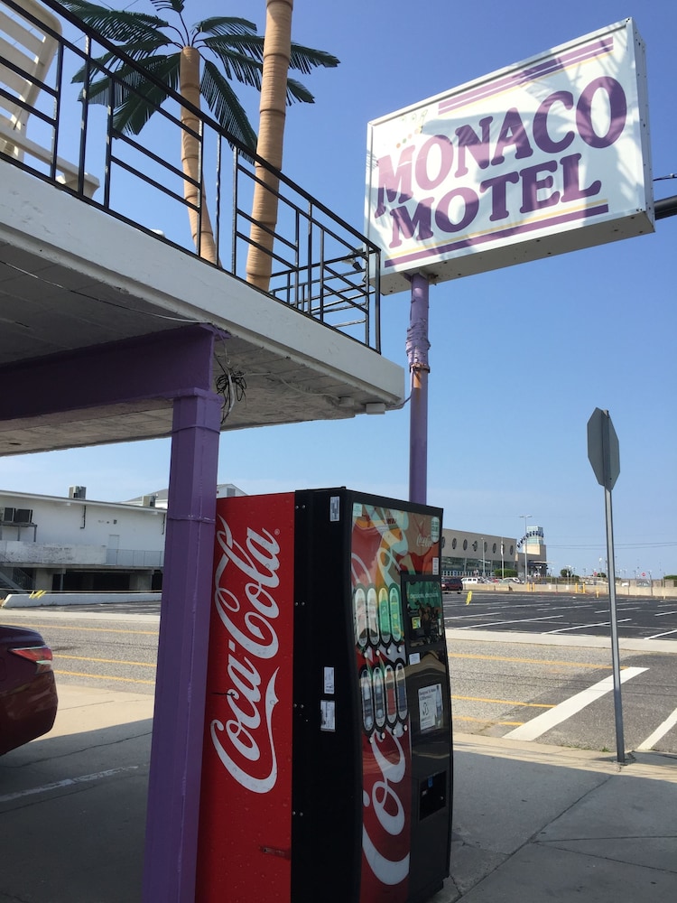 Monaco Motel 38/46
