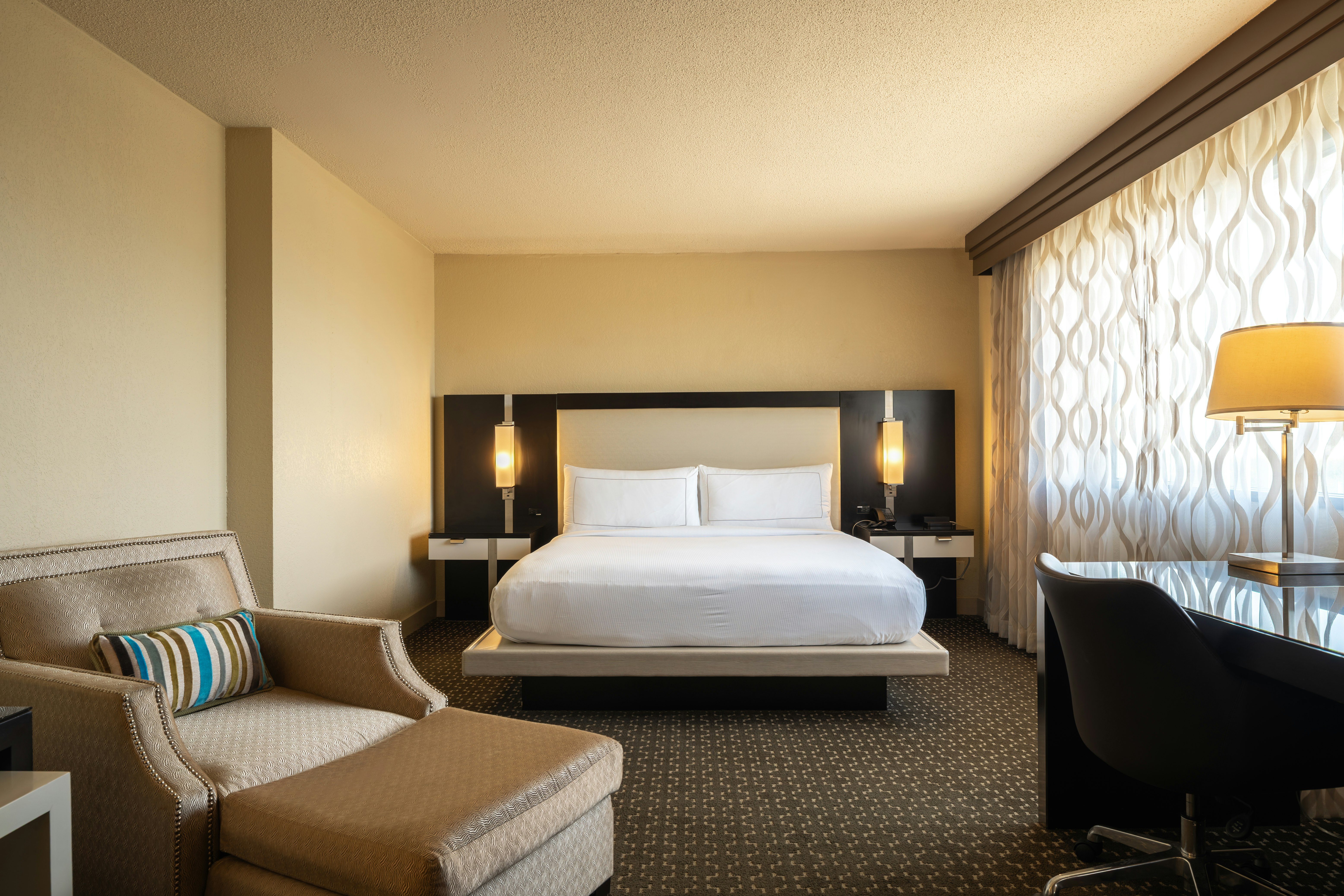 Suite, King Bed, Alcove