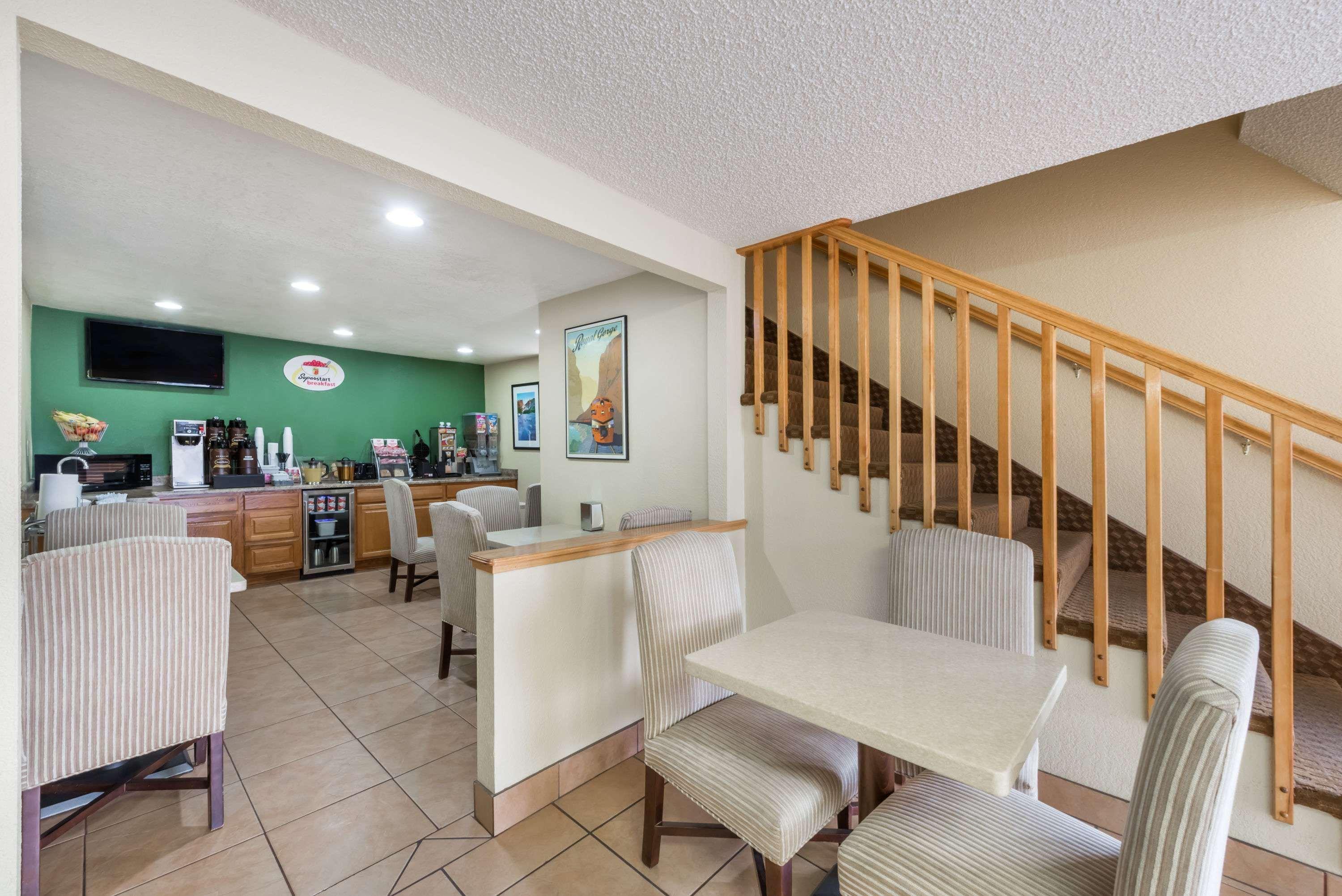 Super 8 by Wyndham Canon City 20/23