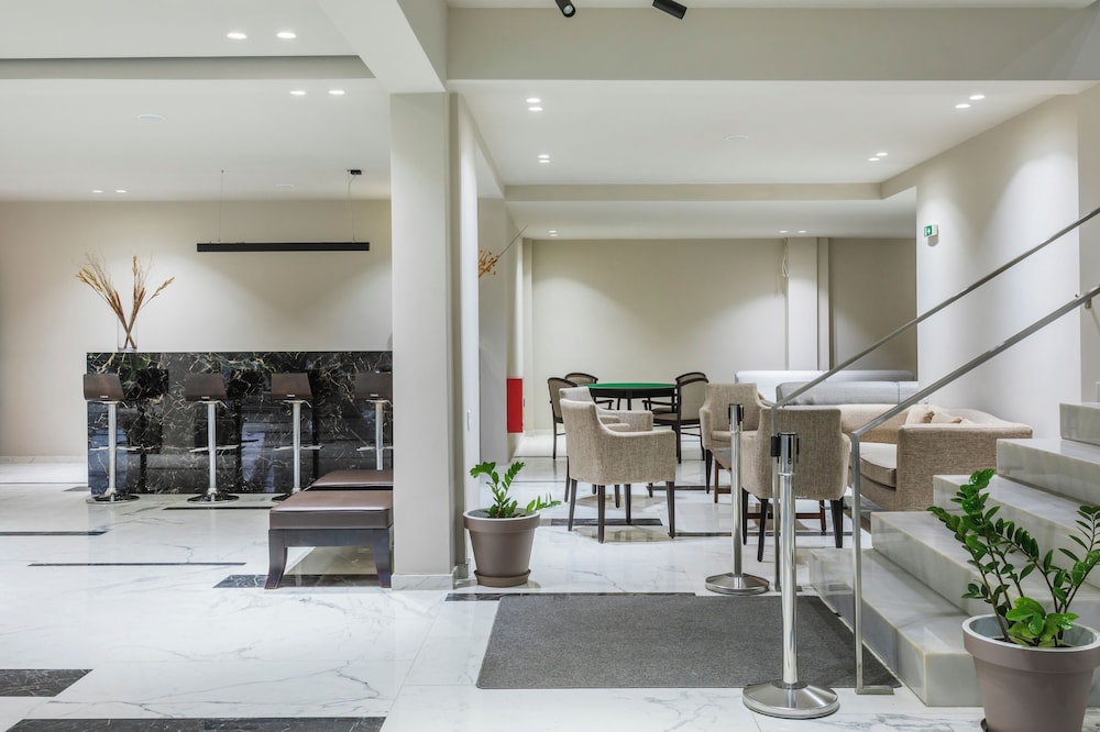 Iris Hotel 88/107