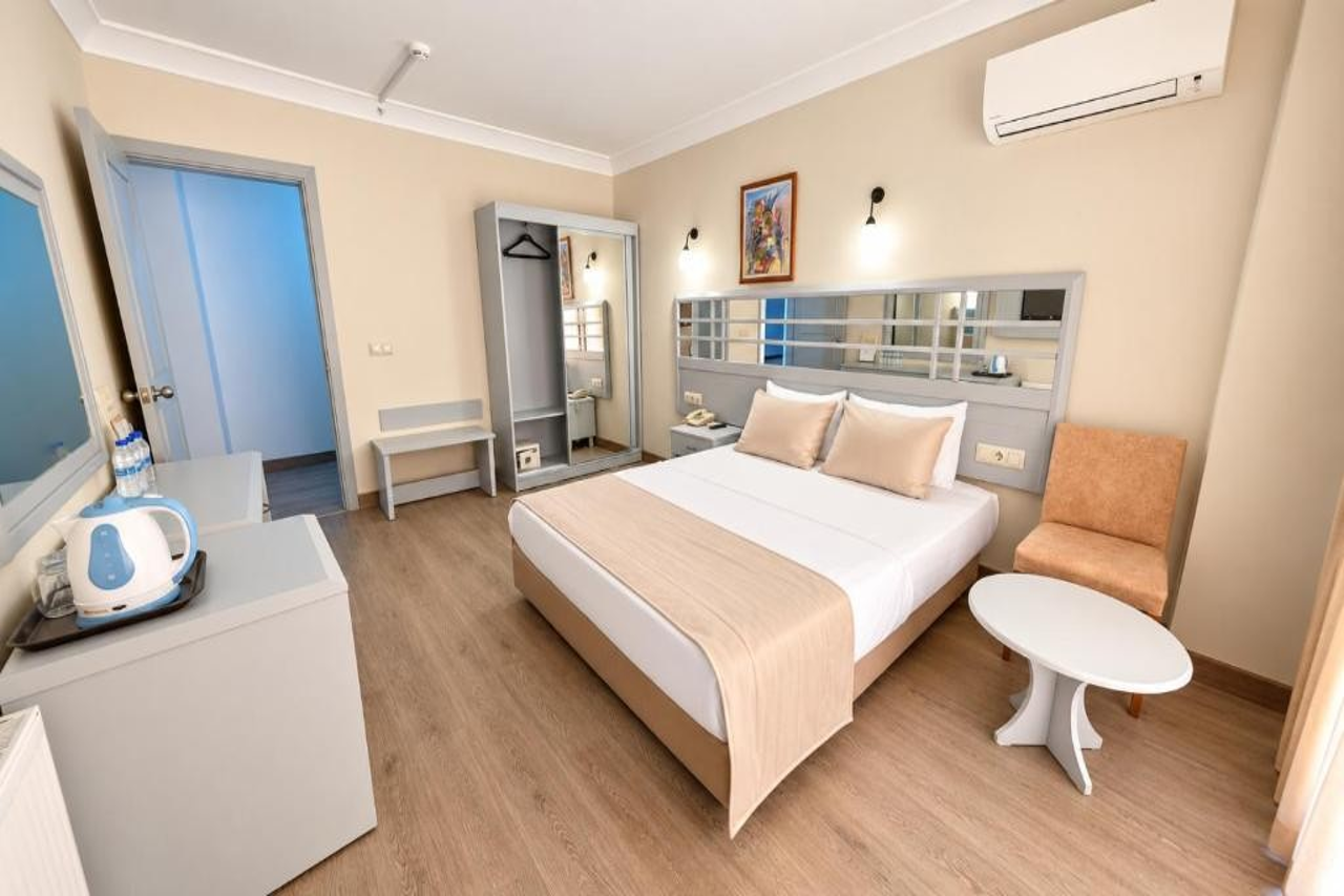 Villa Lycus Hotel 6/13