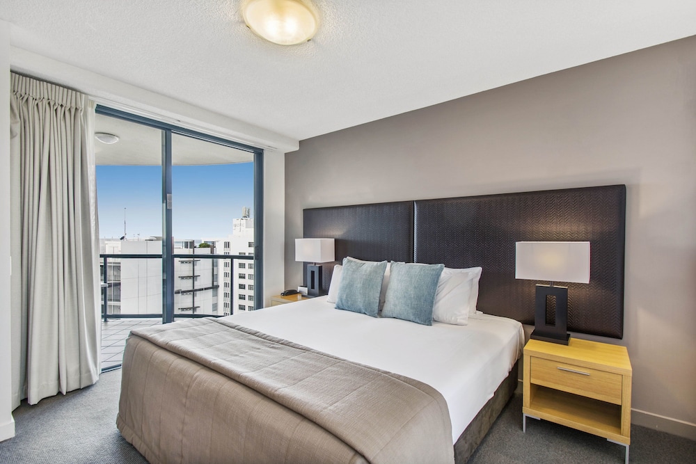 Mantra Mooloolaba Beach 18/72