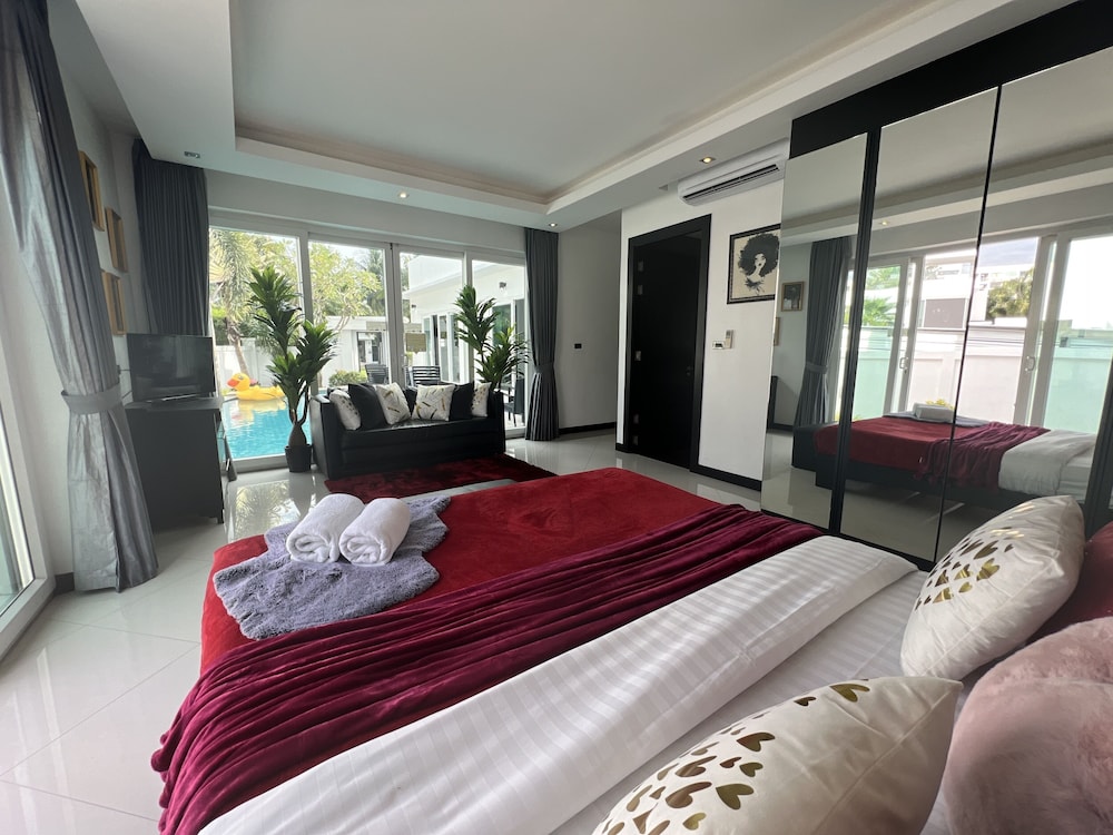 3 BEDROOMS, EXCLUSIVE, VILLA, PRIVATE POOL, GARDEN AREA
