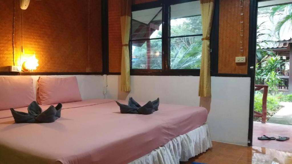 Lanta Long Beach Hostel 12/50
