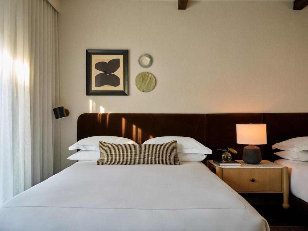 Essential, King Bed