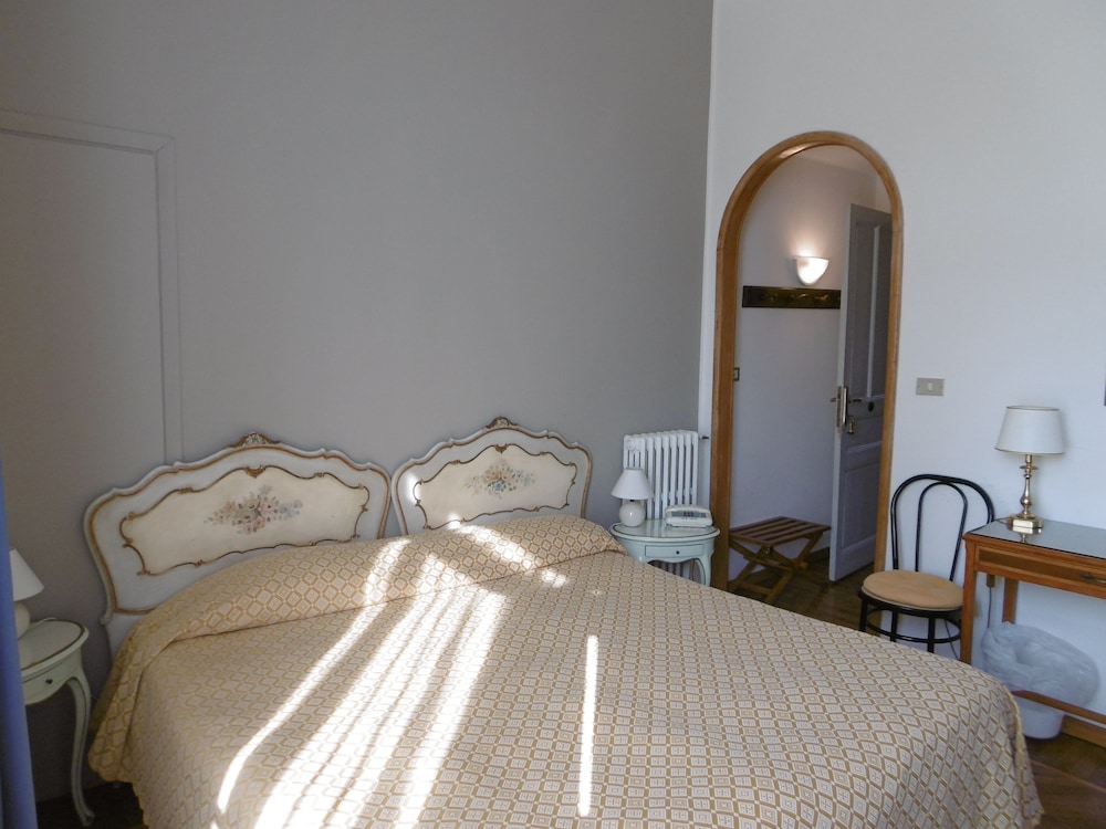 VILLA MARIA HOTEL 23/70