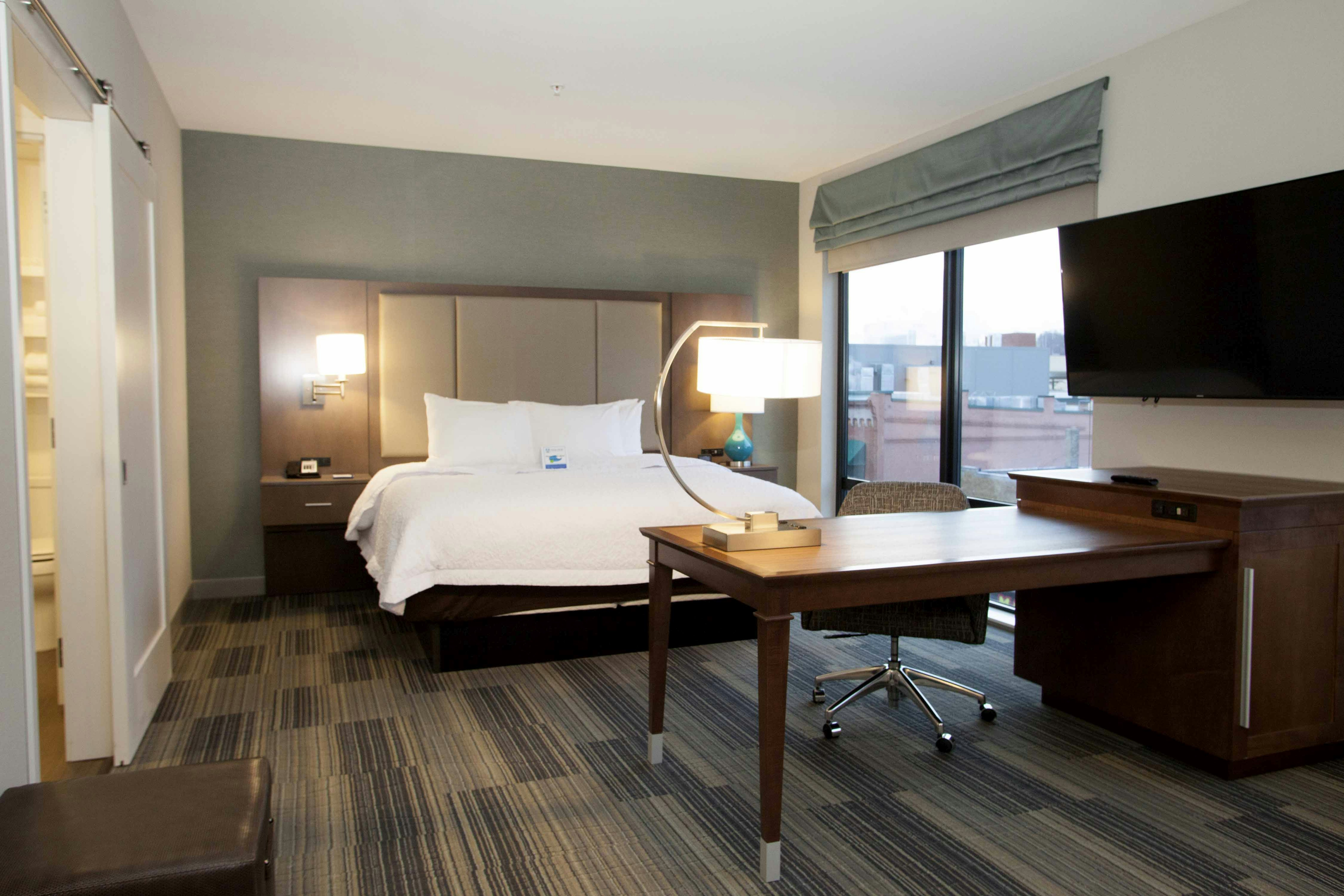Hampton Inn Suites St Paul Downtown 13/70