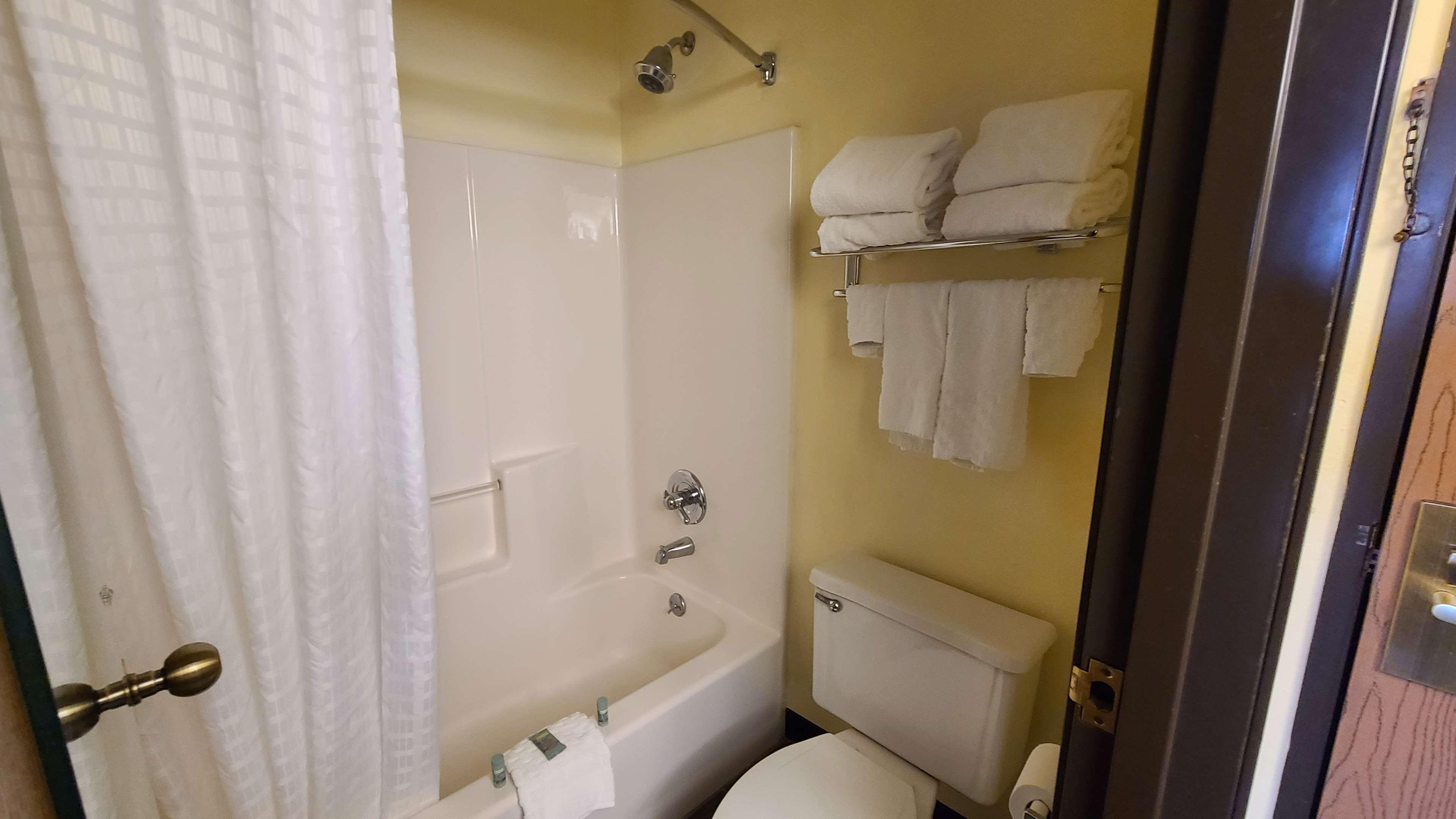 جناح بسرير كينج، Best Western Shippensburg Hotel 6/10