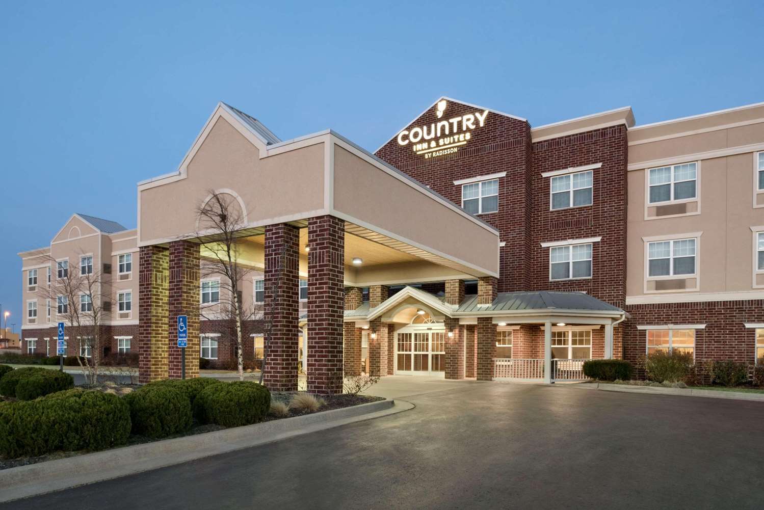 Country Inn & Suites by Radisson Kansas City at Village West KS 21/21