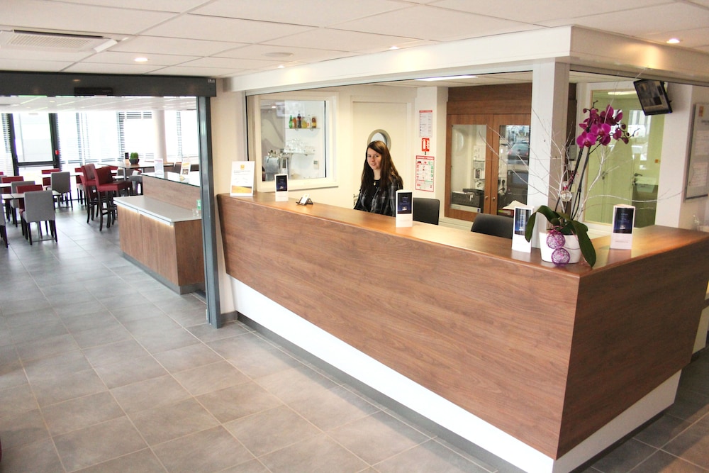 Lobby at B&B HOTEL Lyon Aeroport Saint Quentin Fallavier, SAINT-QUENTIN-FALLAVIER