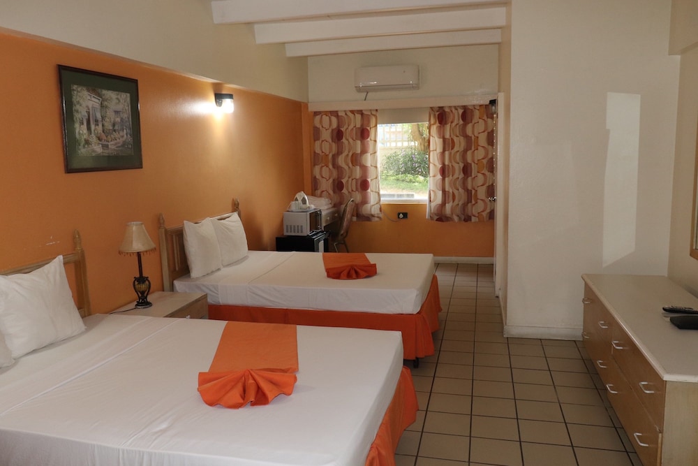 Pineapple Court Hotel 5/36