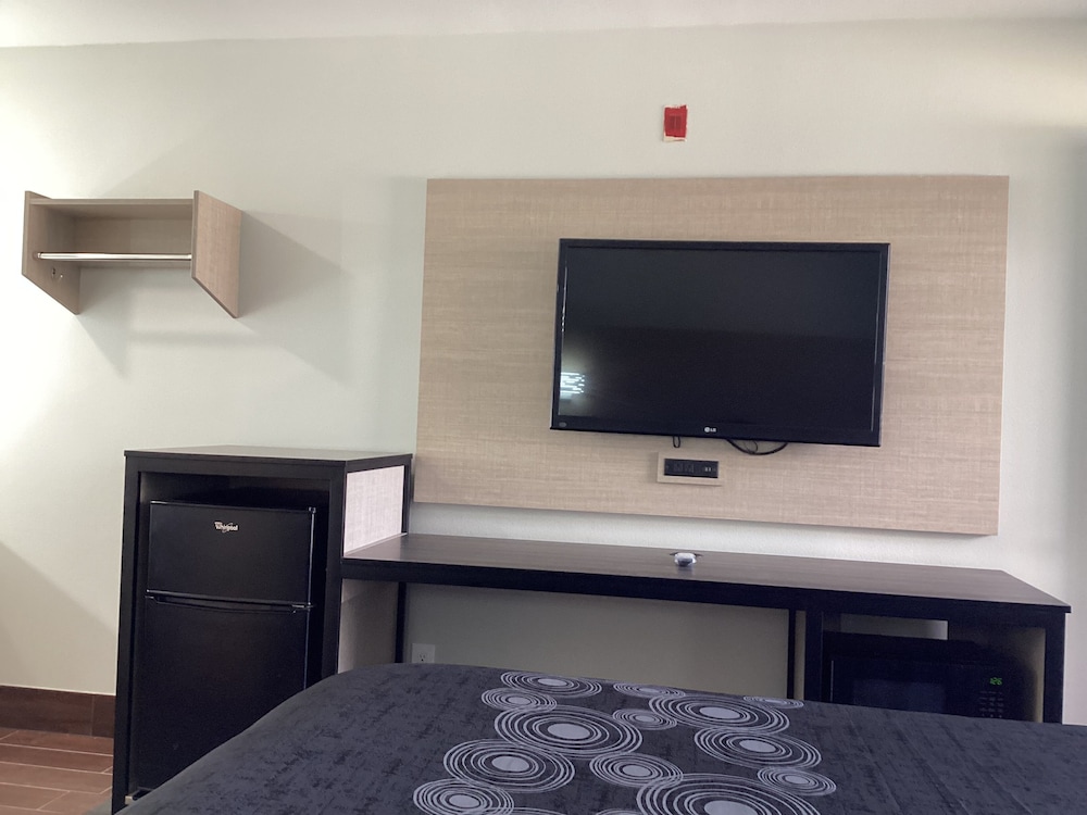 Mayfair Inn Ontario Airport 28/35