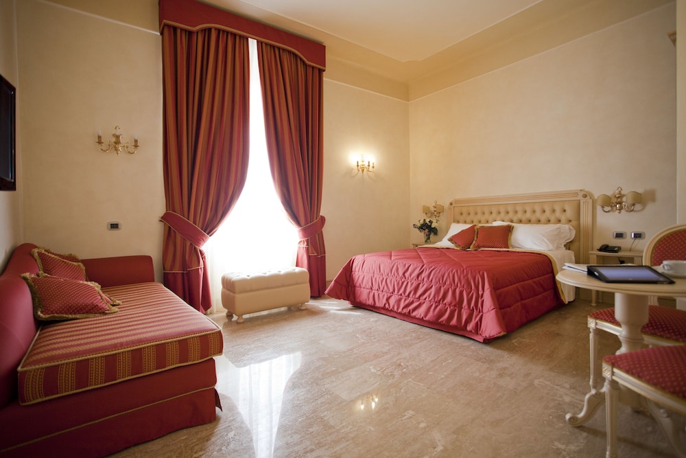 Hotel Cavour 7/49
