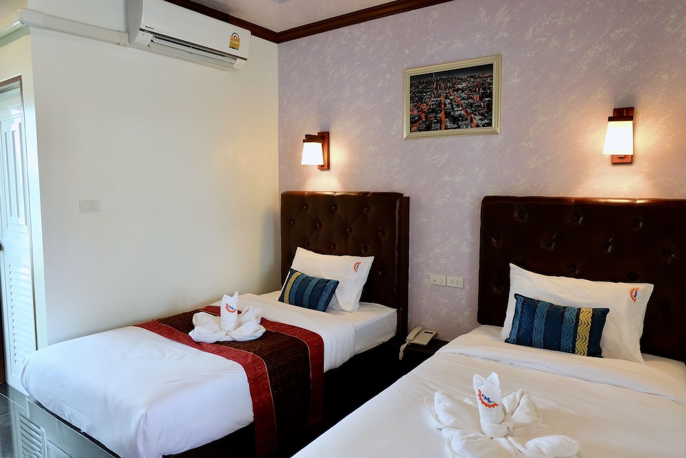 Standard, Twin Beds