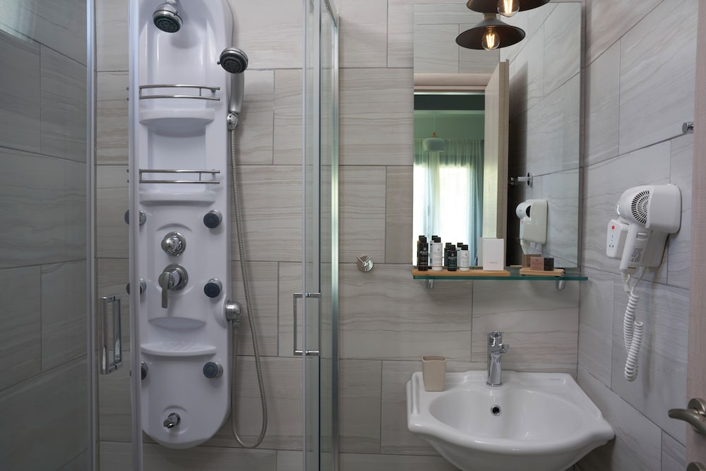 Mirabilia Boutique Hotel 83/86