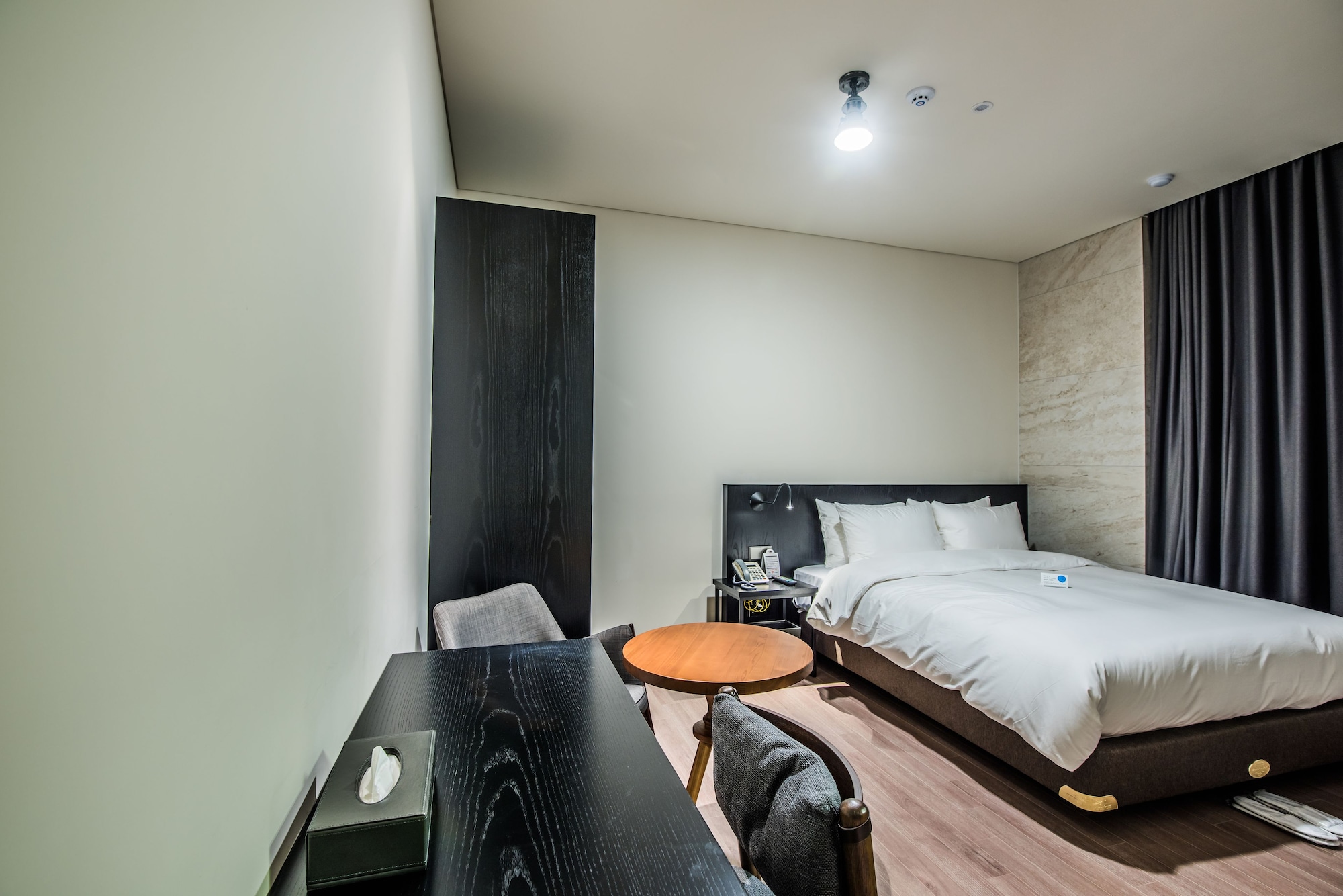 SUITE, BALCONY