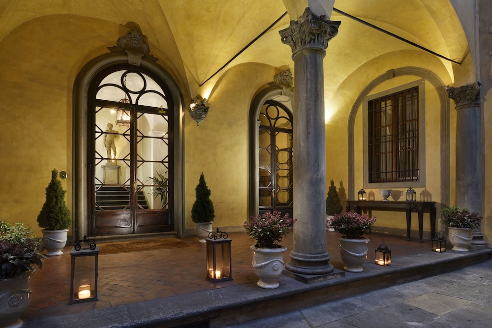 Al Palazzo Del Marchese Di Camugliano 50/76