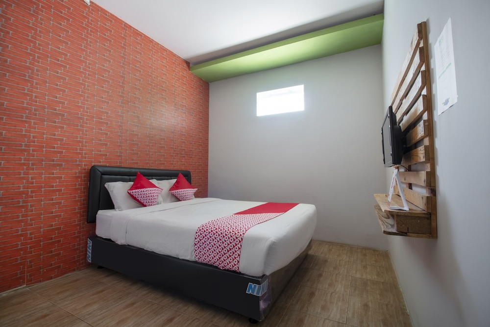 OYO 3283 Bwalk Hotel 20/40