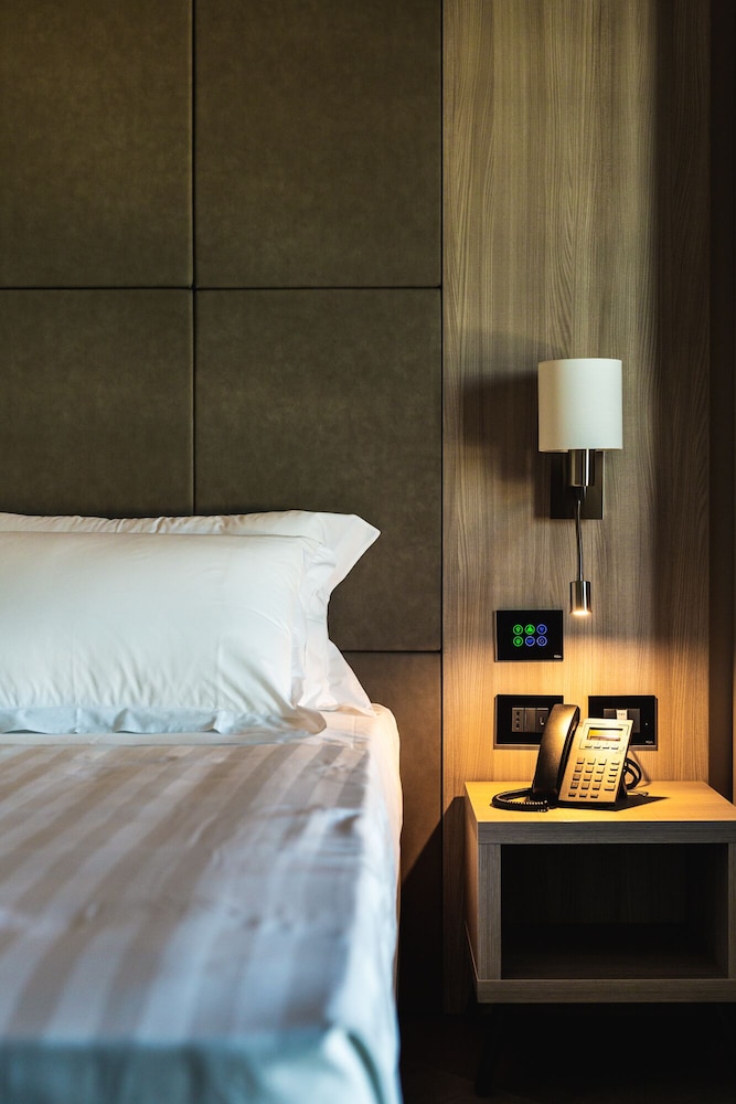 Salina Hotel 2/30