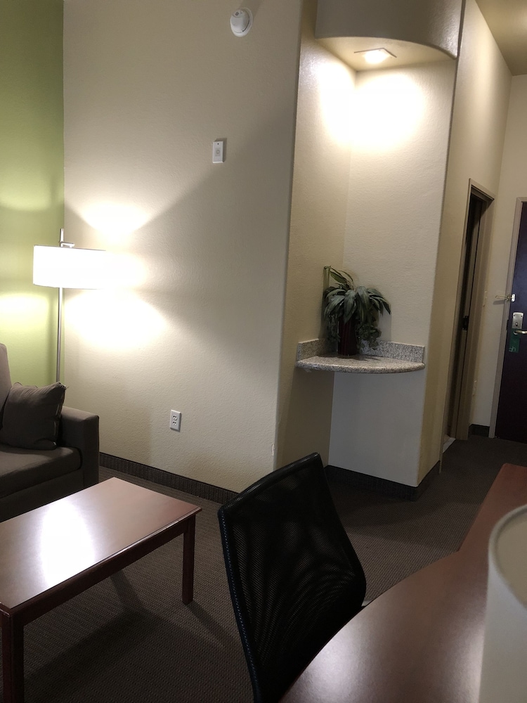 Best Western Sea World/Lackland AFB NW Hotel Suites 26/50