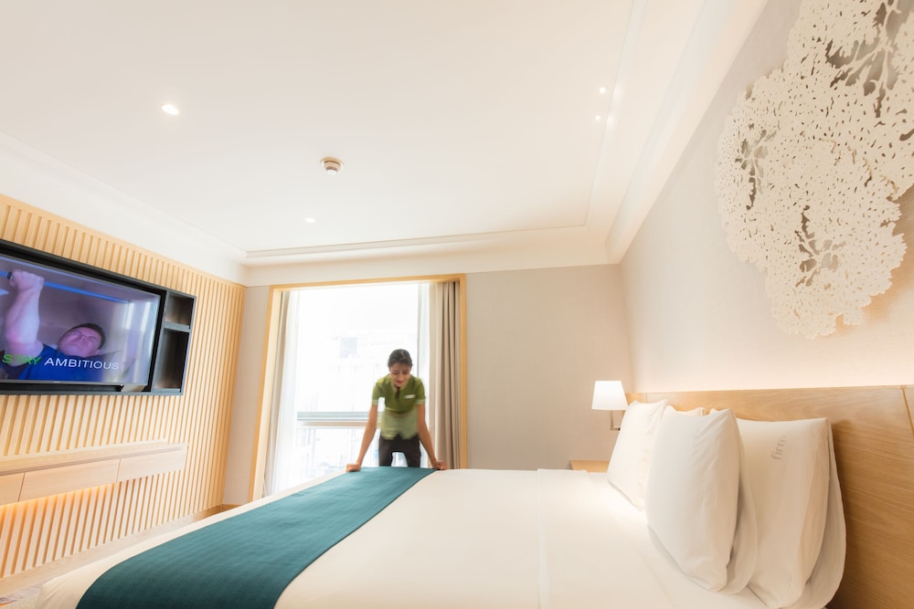 Holiday Inn Bangkok Hotel 30/76