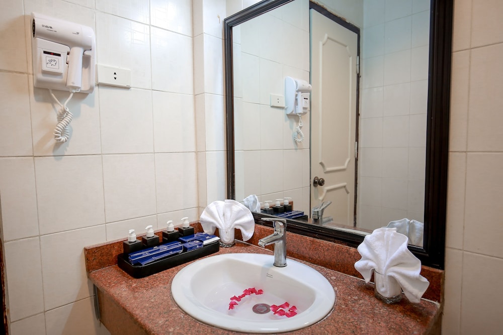Hoa Binh Hotel 69/69