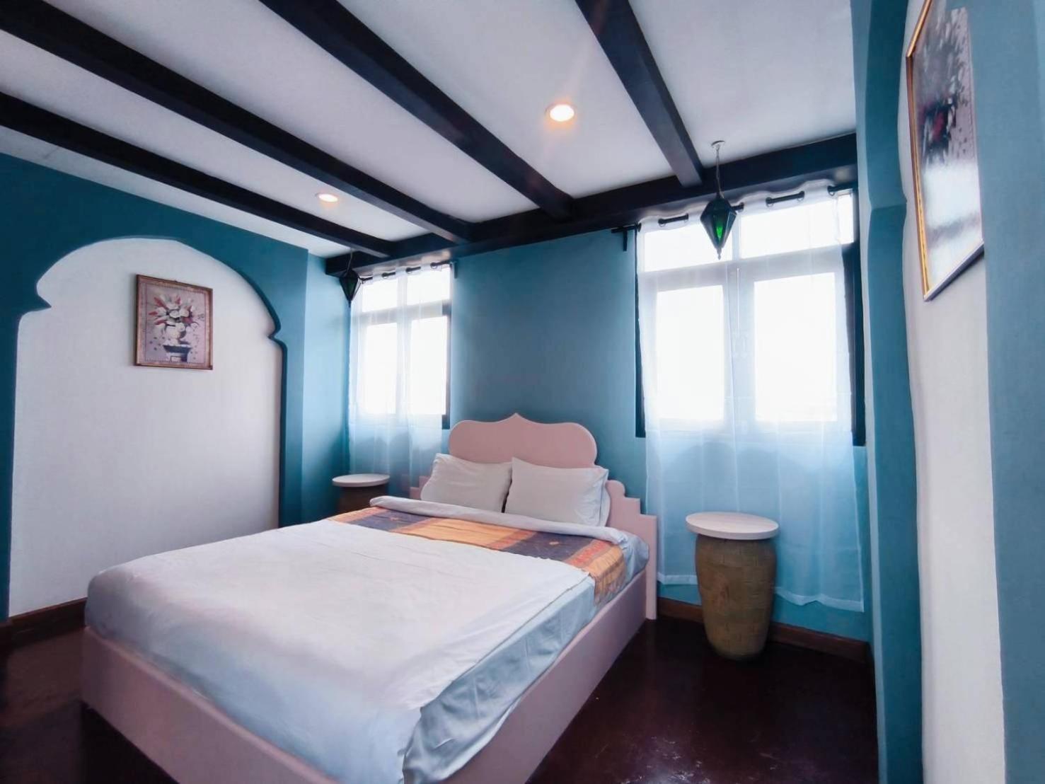 Room, King Bed