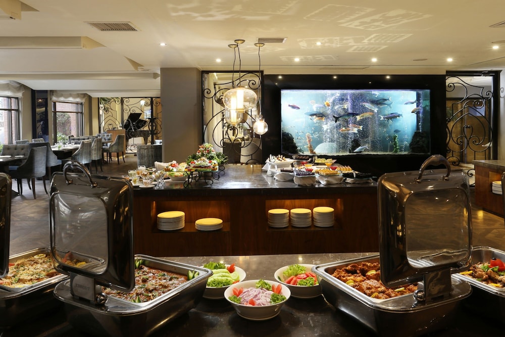 Four Points by Sheraton Lahore 9/64