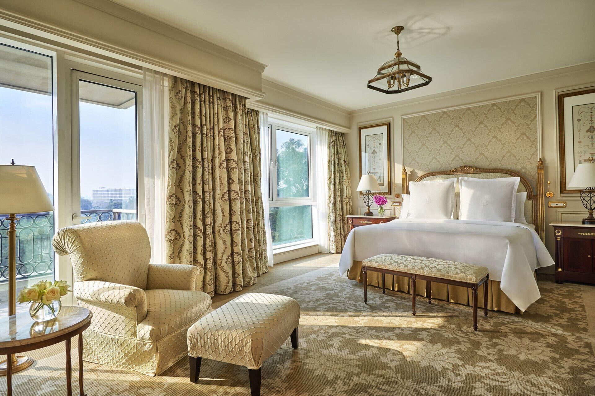 Diplomat, Suite