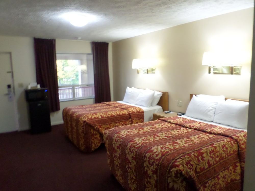 Knights Inn Oswego East 31/59