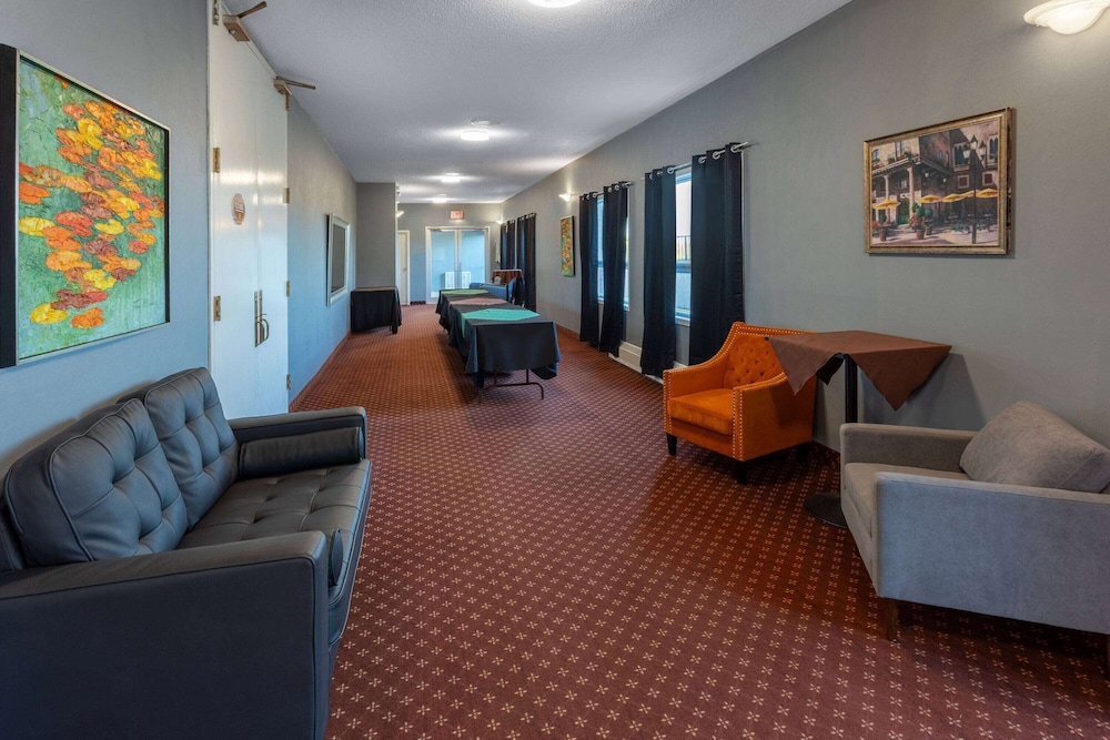 Travelodge by Wyndham Amherst 28/48