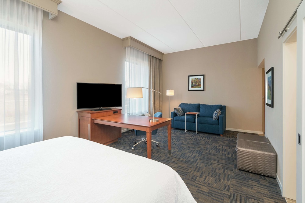 Hampton Inn & Suites Newburgh Stewart Airport 21/39