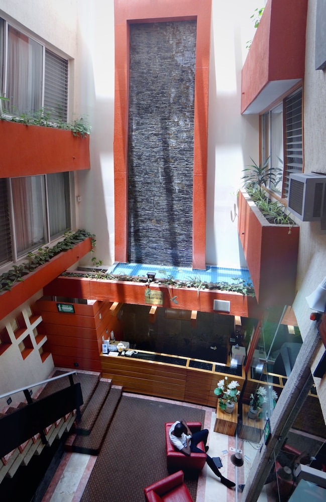 Oliva Plaza Hotel 5/50