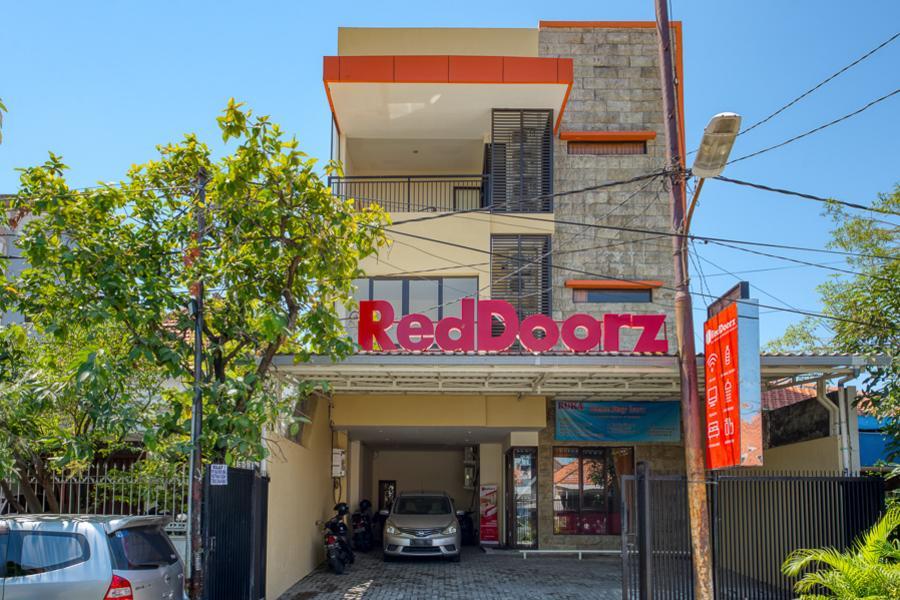 RedDoorz Syariah near Airlangga University Campus B 27/29