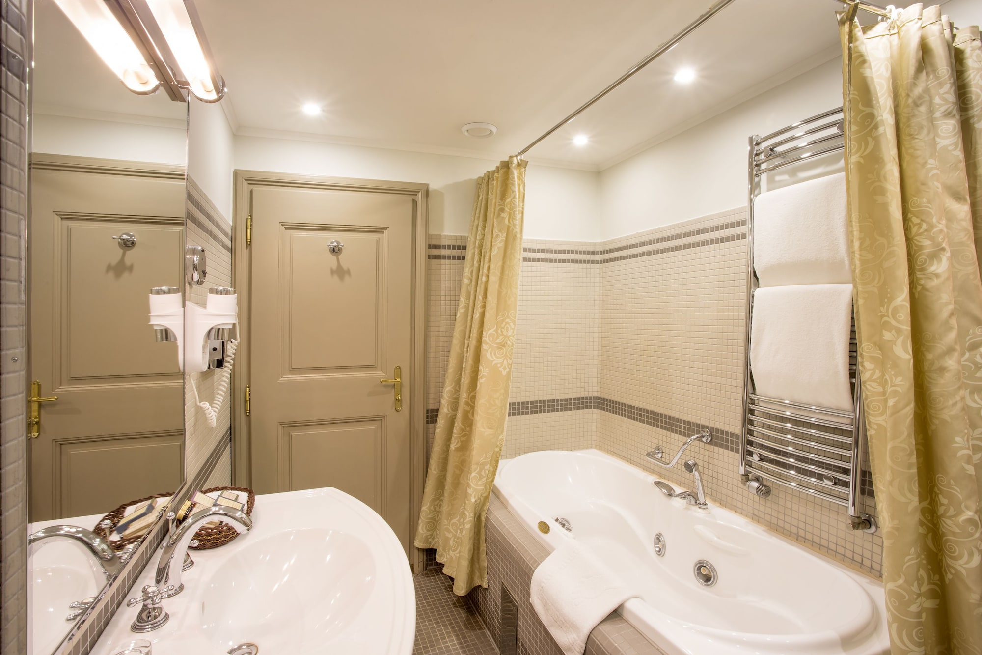 جناح بسريرين كينج، Iron Gate Hotel And Suites 10/10
