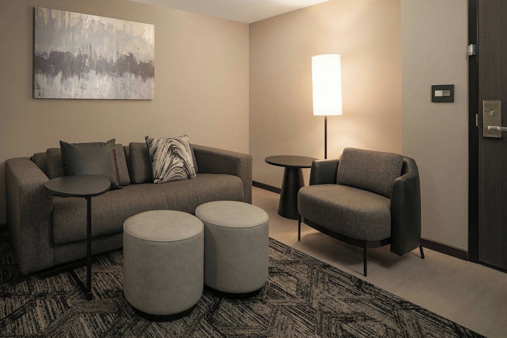 Holiday Inn & Suites Asheville-Biltmore Village Area 48/70