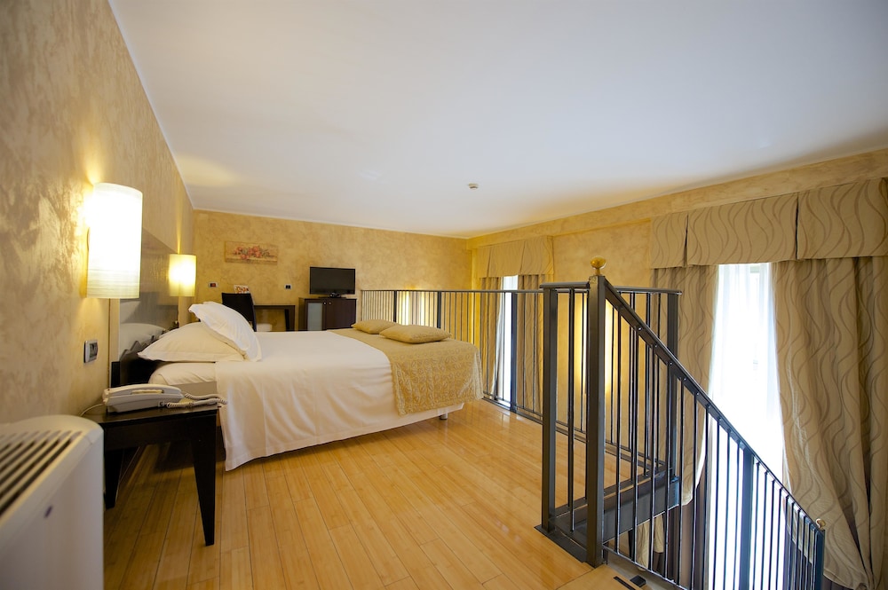 Best Western Crystal Palace Hotel 13/55