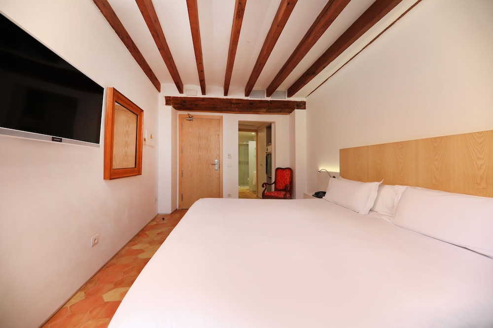 ROOM, DOUBLE BED