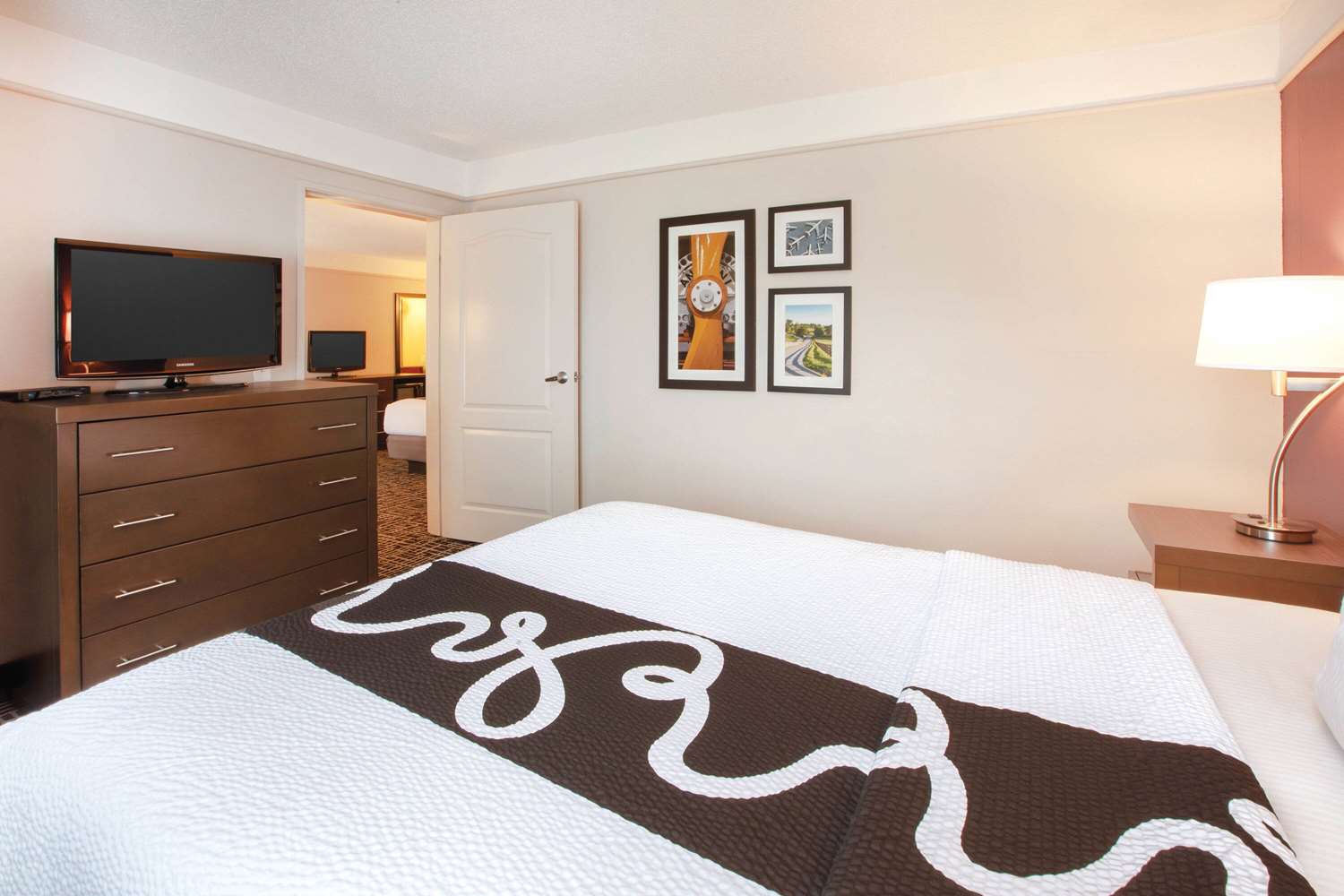 La Quinta Inn & Suites by Wyndham Cincinnati Airpt Florence 12/47